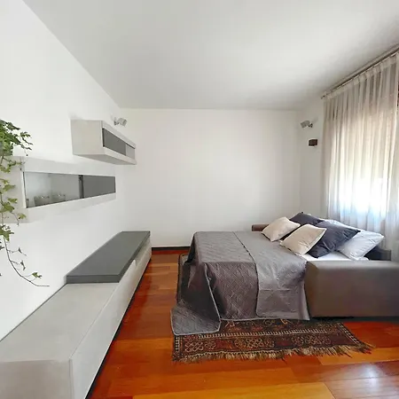 Apartment Orange